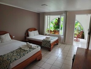 华丽四人房 | 免费 WiFi、床单