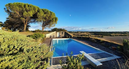 40 minutes from the beach, house with swimming pool, garden and panoramic view for rent