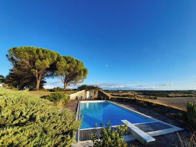 40 minutes from the beach, house with swimming pool, garden and panoramic view for rent