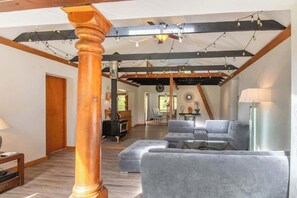 TV, fireplace, offices - Picturesque and Comfy Escape with Waterfall View (Garden Bay)