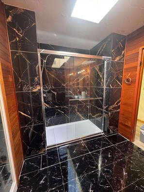 Interior - Picturesque and Comfy Escape with Waterfall View (Garden Bay)