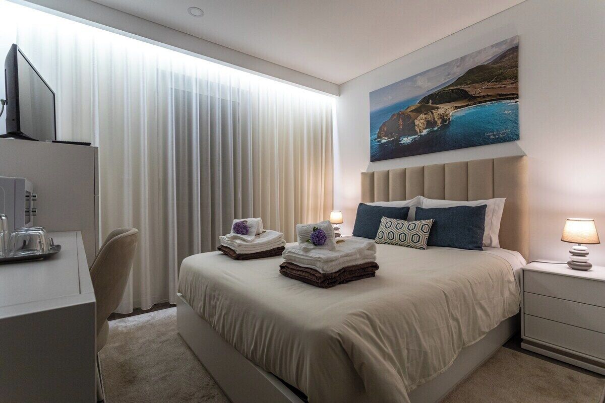 Iron/ironing board, internet, bed sheets