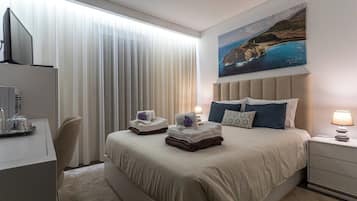 Iron/ironing board, internet, bed sheets