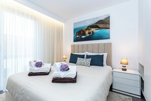 Ferros/tábuas de passar roupa, acesso à internet, roupa de cama
