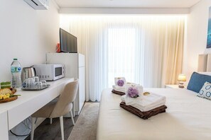 Ferros/tábuas de passar roupa, acesso à internet, roupa de cama