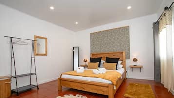 4 bedrooms, internet, bed sheets