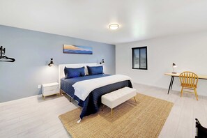 6 slaapkamers, een bureau, een strijkplank/strijkijzer, reisbedje