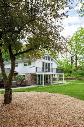 Exterior - Luxurious, fully renovated 5 bedroom home great indoor & outdoor living spaces (Newton)
