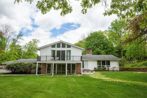 Exterior - Luxurious, fully renovated 5 bedroom home great indoor & outdoor living spaces (Newton)