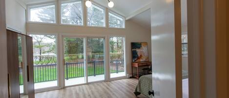 5 habitaciones, tabla de planchar con plancha, wifi y ropa de cama