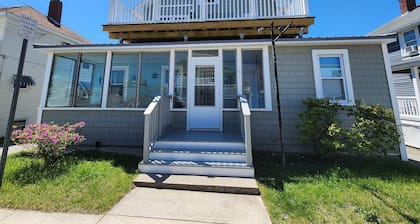 G St Inn Unit 6 Charming 2-bedroom apartment in Hampton with AC, WiFi