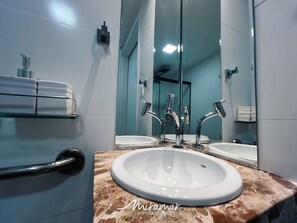 Studio | Bathroom
