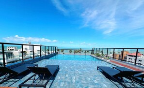 Outdoor pool - Legacy Suites (Joao Pessoa)