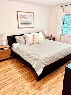 4 bedrooms, iron/ironing board, WiFi, bed sheets