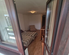 Appartement, 2 slaapkamers, balkon, uitzicht op bergen | Balkon