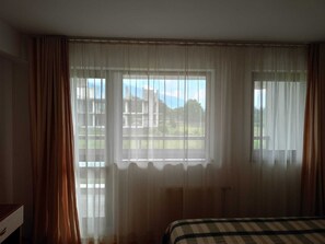 Appartamento, 2 camere da letto, balcone, vista montagna | Balcone