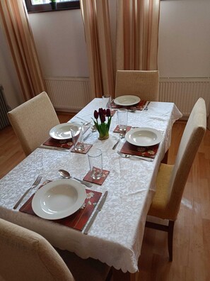 公寓, 2 間臥室, 露台, 山景 | 飯廳