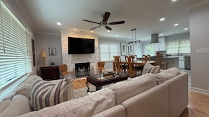 Smart TV - Spacious 4-bedroom House Steps from Downtown Durham with AC, WiFi (Durham)