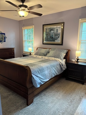 4 bedrooms, iron/ironing board, WiFi, bed sheets - Spacious 4-bedroom House Steps from Downtown Durham with AC, WiFi (Durham)