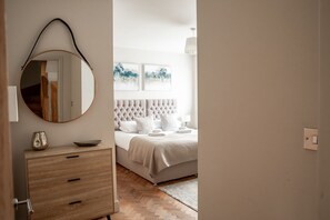 6 bedrooms, iron/ironing board, WiFi, bed sheets - The old meeting hall (Holt)