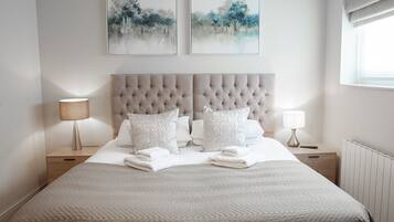 6 bedrooms, iron/ironing board, WiFi, bed sheets