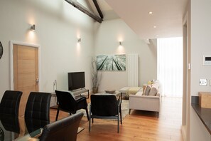 Smart TV - The old meeting hall (Holt)