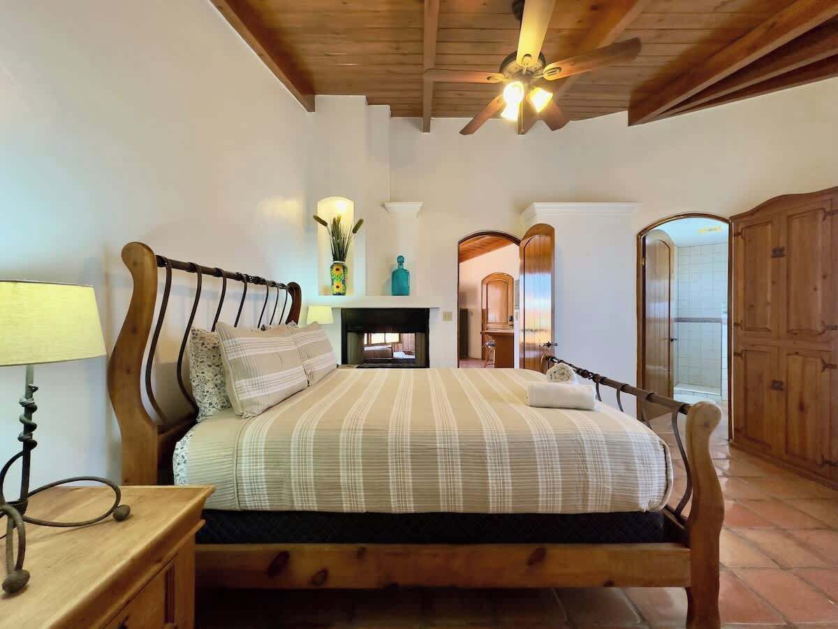 1 habitación, tabla de planchar con plancha, wifi y ropa de cama 