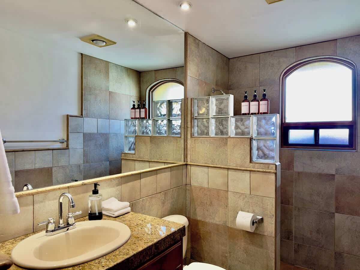 Shower, free toiletries, towels