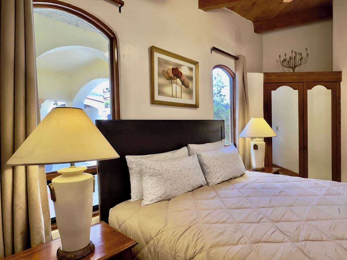 1 habitación, tabla de planchar con plancha, wifi y ropa de cama 