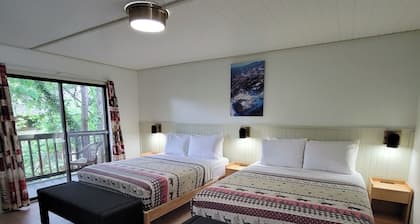 2 Queen Room With Balcony - NQQB