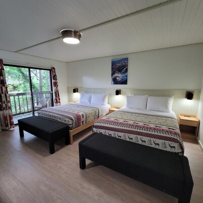 2 Queen Room With Balcony - NQQB