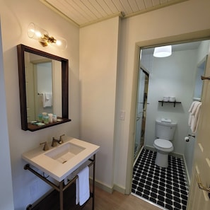 Hårtørrer, håndklæder, Sæbe, Toiletpapir