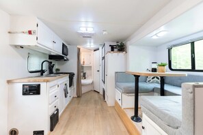 Coffee/tea maker, fridge, microwave, oven