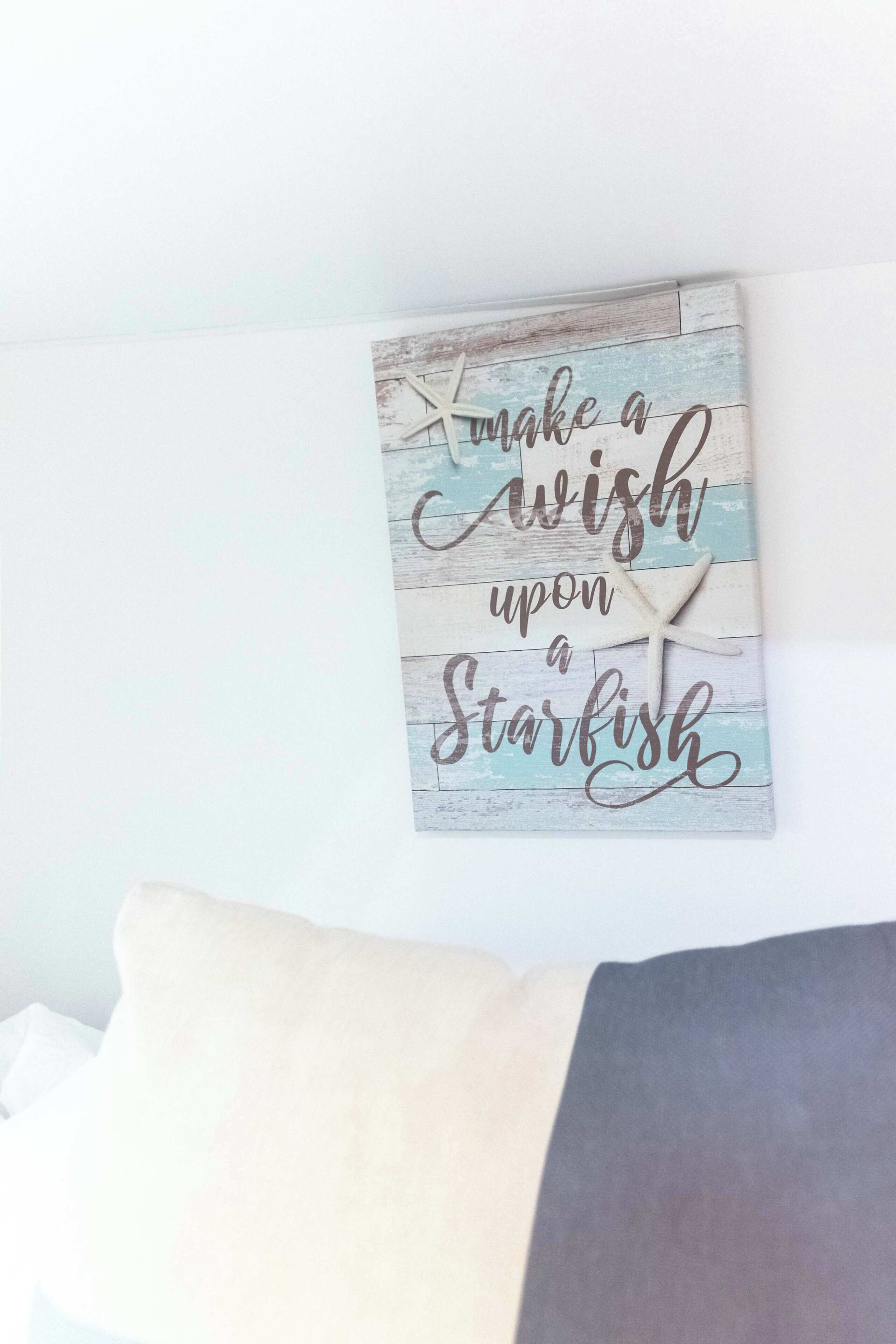 A wall decoration with a starfish and text.