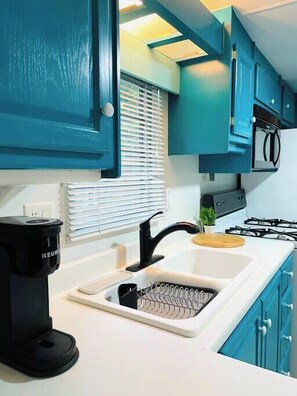 Fridge, microwave, oven, stovetop - Unique "Shipwreck" Glamping RV I Near Grotto (Miller Lake)
