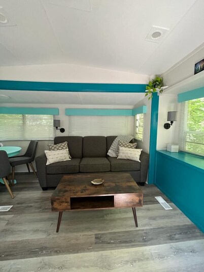Unique "Shipwreck" Glamping RV I Near Grotto