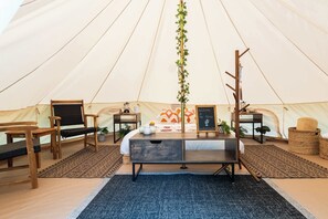 1 bedroom, WiFi, bed sheets - Adobe Glamping Nordic Spa Access Near the Grotto (Miller Lake)