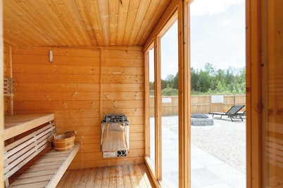 Blue Glamping RV w/ Nordic Spa Access near Grotto