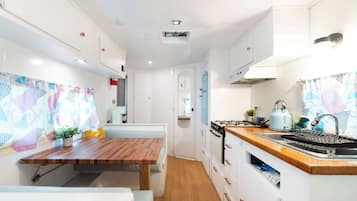 Cookware/dishes/utensils