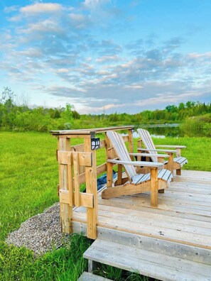 Property grounds - Luxury Tipi Stay • Boho Glamping by the Grotto (Miller Lake)