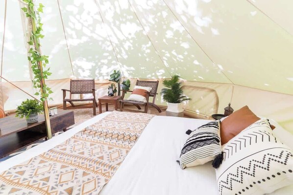 1 bedroom, WiFi, bed sheets - Luxury Tipi Stay • Boho Glamping by the Grotto (Miller Lake)