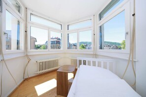 3 bedrooms, desk, iron/ironing board, WiFi