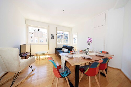 Familienfreundliches Apartment in Zurich, Stadtblick, Kuche & WLAN!