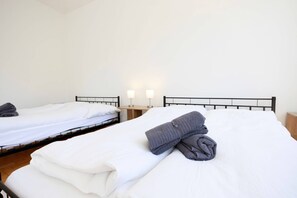 3 bedrooms, desk, iron/ironing board, WiFi