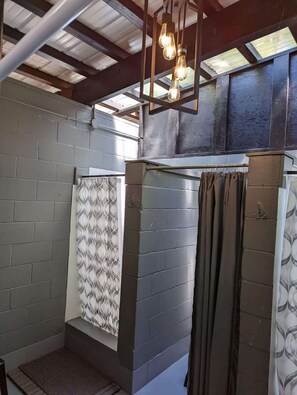 Shower, towels, shampoo