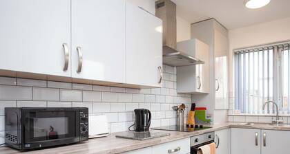 Spacious Modern 3BR Near the Beach | Free Parking