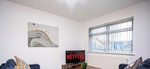 Een televisie en een kantoor