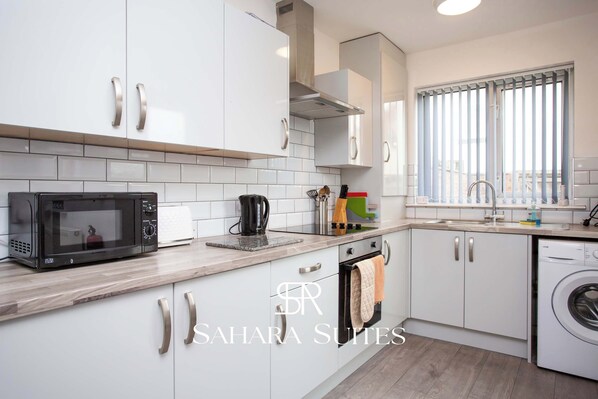 Fridge, microwave, oven, stovetop