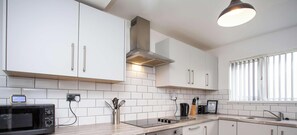 Fridge, oven, stovetop, electric kettle