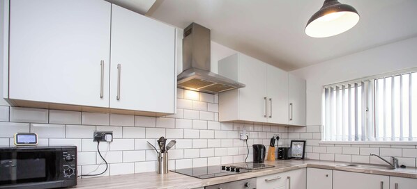 Refrigerador, horno, parrilla de estufa y tostadora 